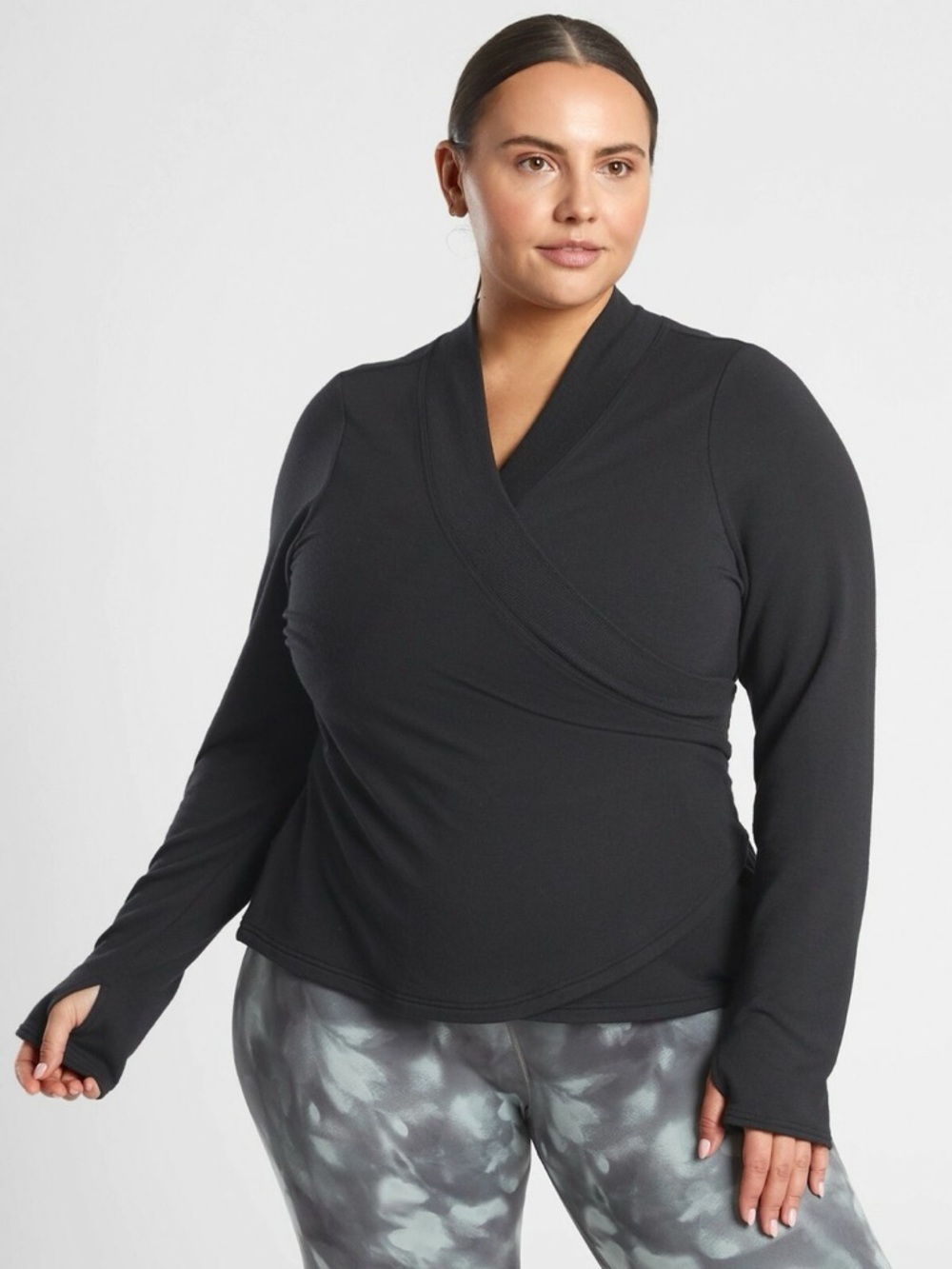 Athleta Poise Coaster Dance Wrap Top Black Long Sleeve Thumbholes Size 2X
